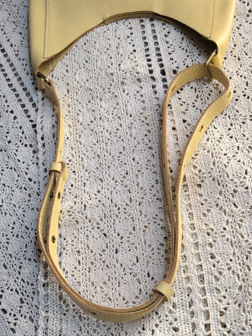 🌷Madewell Soft Leather Crescent Shoulder Bag in Pale Yellow - Picture 5 of 7
